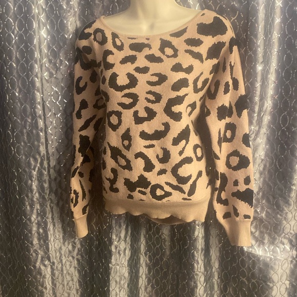 Animal Print top - Picture 3 of 5
